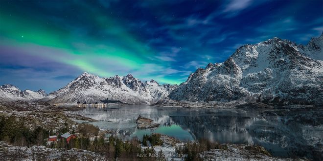 Обои на рабочий стол Северное сияние на Lofoten Islands, Norway / Лофотенских островах, Норвегия, фотограф Kevin Read