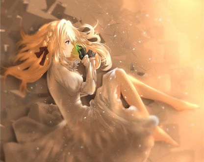 Обои на рабочий стол Violet Evergarden / Вайолет Эвергарден из одноименного аниме лежит со светящейся зеленой монетой в руке