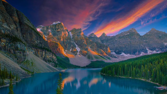Обои на рабочий стол Закат на озере Moraine Lake, Banff National Park / Морейн, Национальный парк Банф. Фотограф John S