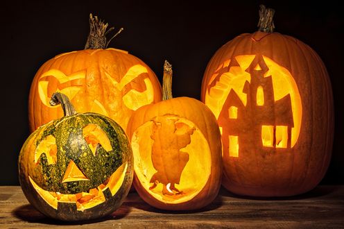 Обои на рабочий стол Светильники Джека для Хеллоуина / Halloween на темном фоне