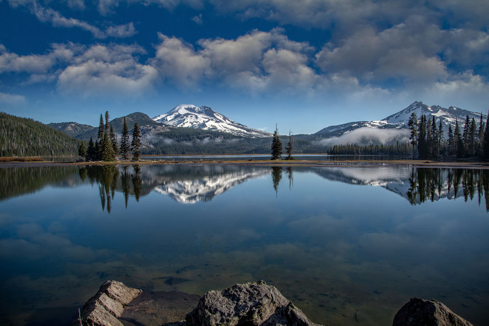 Обои для рабочего стола Великолепное место, Sparks Lake / озеро Спаркс, находится недалеко от Bend Oregon. Фотограф Perry Hoag