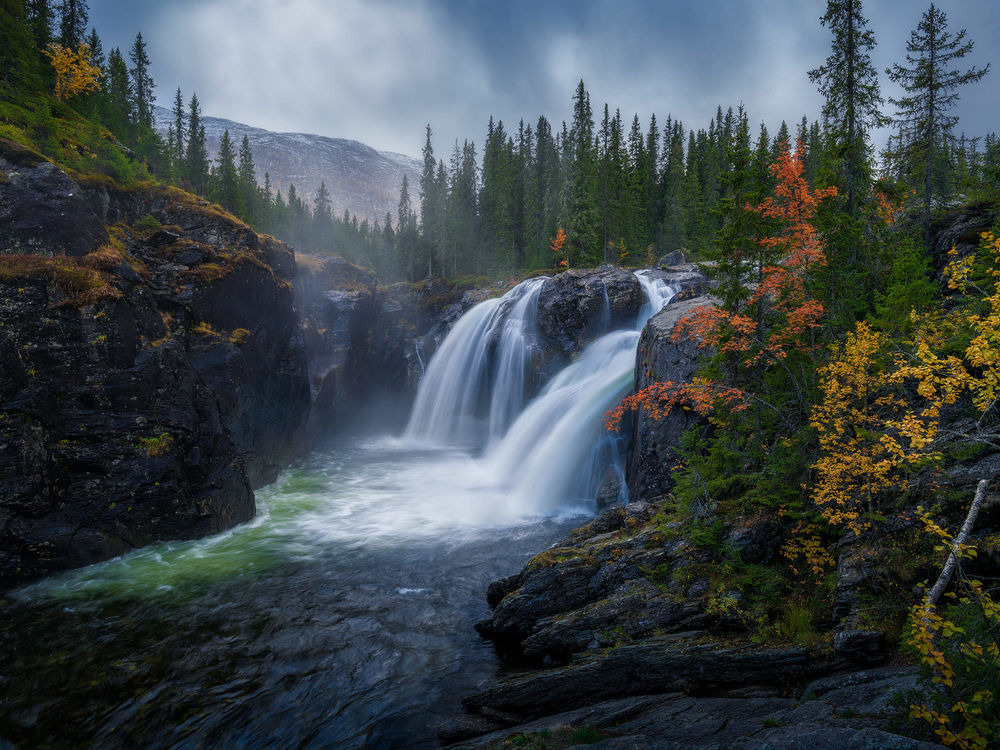 Обои для рабочего стола Rjukandefossen, Hemsedal, Norway / Рюкандефоссен, Хемседал, Норвегия. Фотограф Ole Henrik Skjelstad