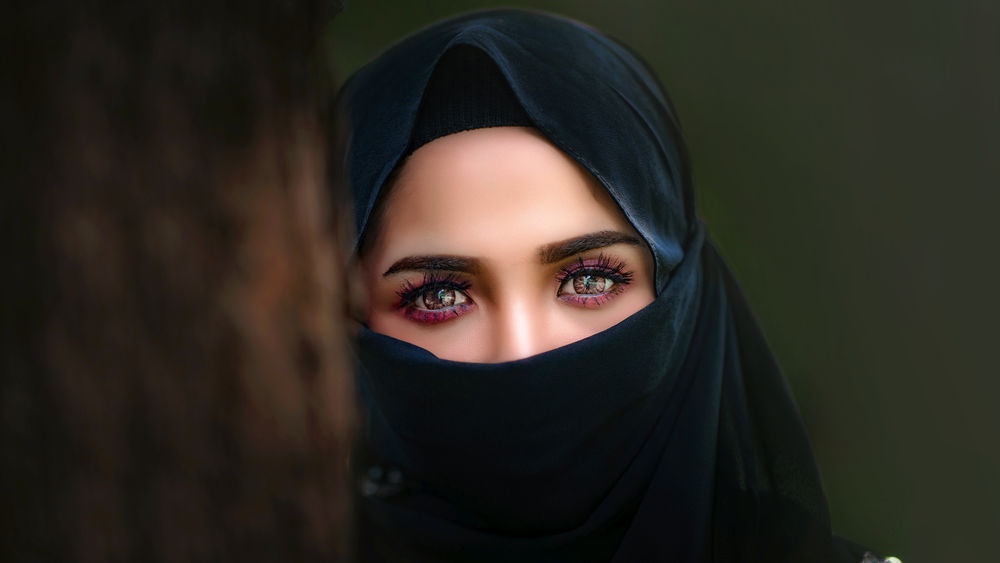 Обои для рабочего стола Девушка в парандже