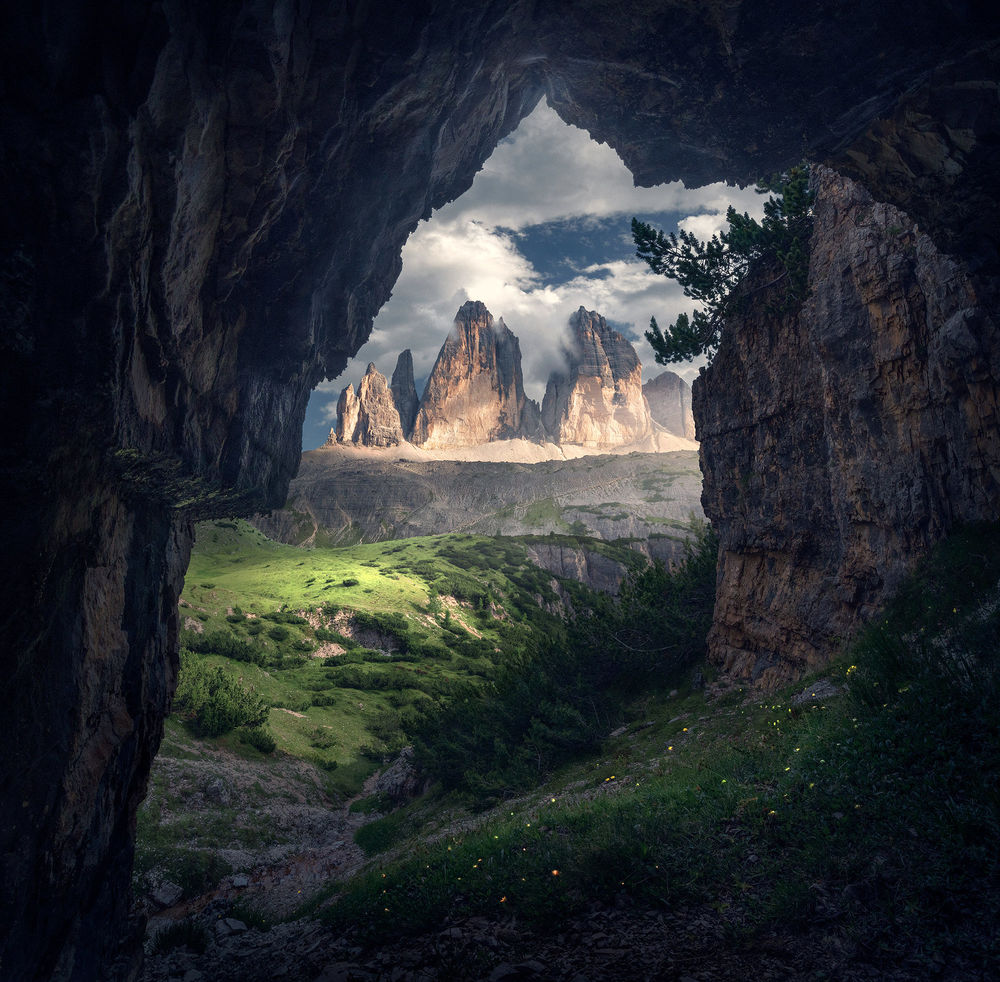 Обои для рабочего стола Вид на горы из ущелья. Фотограф Max Rive