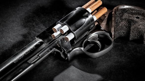 Обои на рабочий стол Наган заряженный сигаретами