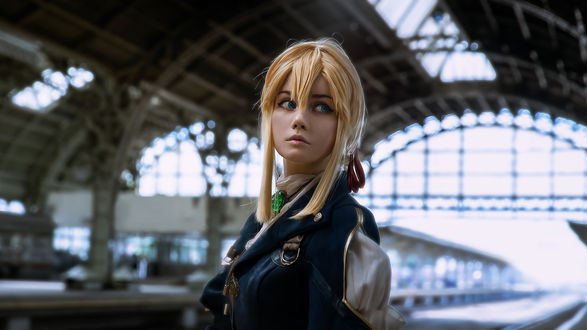Обои на рабочий стол Косплей-модель Anastasia Komori в образе Violet Evergarden / Вайолет Эвергарден из аниме Violet Evergarden, by Aku