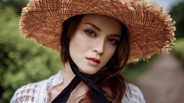 Обои на рабочий стол Модель Anastasia Zonova / Анастасия Зонова в шляпе, фотограф Georgy Chernyadyev
