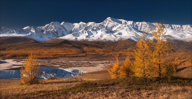 Обои на рабочий стол Осень на Алтае, Северо-Чуйский хребет, фотограф Влад Соколовский