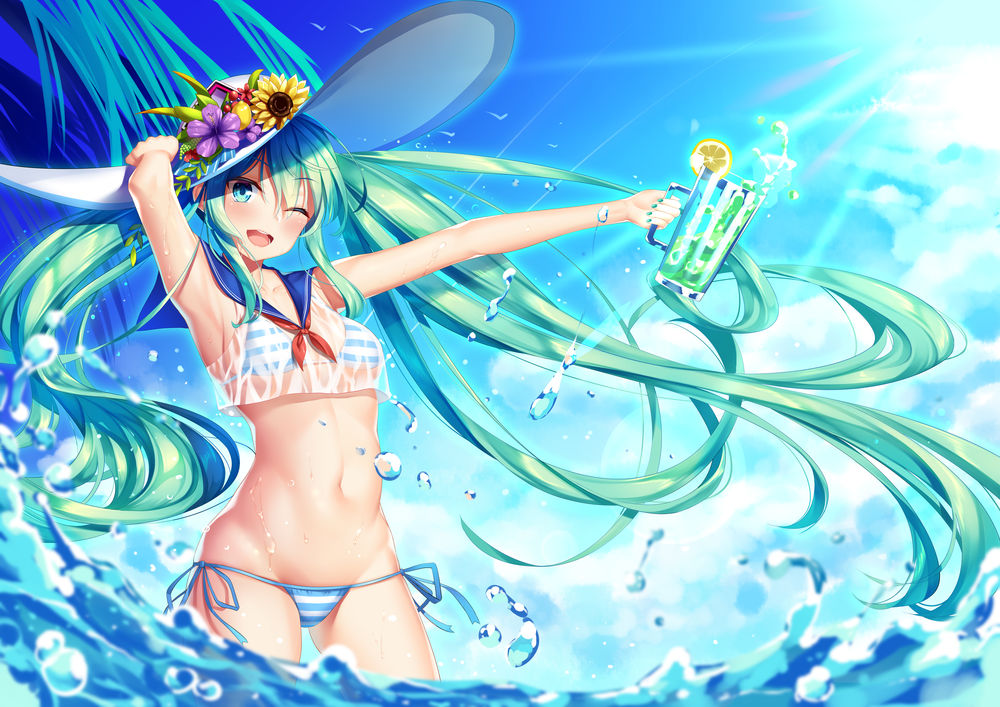 Обои для рабочего стола Vocaloid Hatsune Miku / Вокалоид Хацунэ Мику в полосатом купальнике с бокалом в руке стоит в воде, art by pupupu