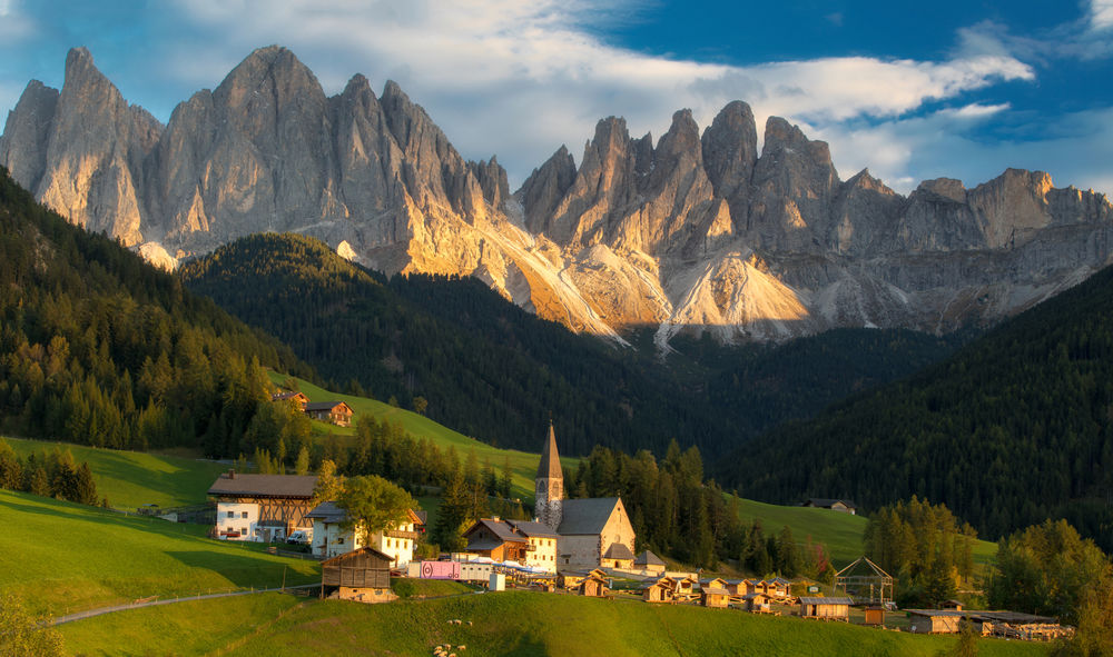 Обои для рабочего стола Деревня Santa Maddalena / Санта-Маддалена. Фотограф Сергей Луканкин