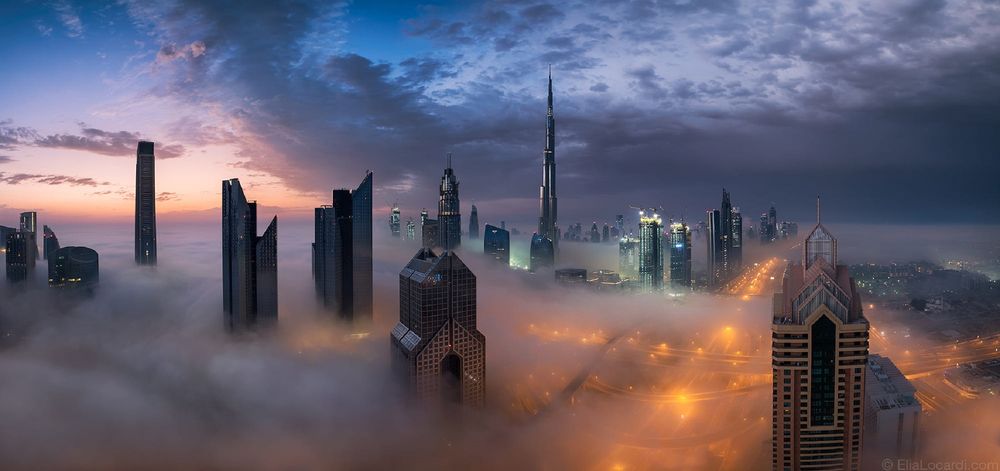 Обои для рабочего стола Утренний туман, окутавший город Dubai, United Arab Emirates / Дубаи, ОАЭ, фотограф Elia Locardi