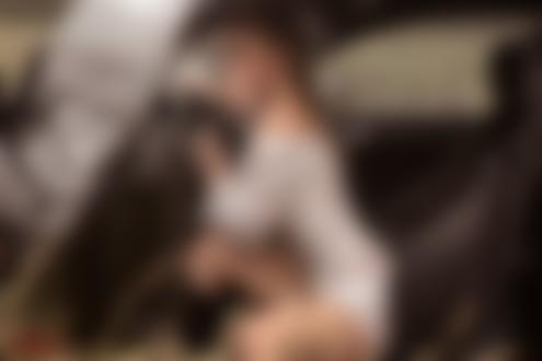 Обои для рабочего стола Модель Nadezhda Jaustova / Надежда Яустова cидит в авто, фотограф Nika Meln / Ника Мелн