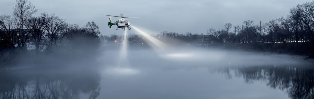 Сирень над водой фото