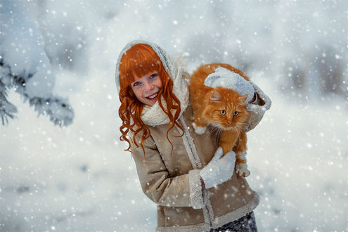 Обои на рабочий стол Рыжеволосая девочка с рыжим котом. Фотограф Юлия Войнич