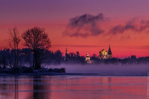 Обои на рабочий стол Иверский монастырь малиновым утром, Валдай, фотограф Тимофей Шутов