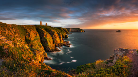 Обои на рабочий стол Маяк на мысе Cap Frehel, France / Кап Фреэль, Франция, фотограф Bartlomiej Korczak