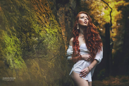 Обои на рабочий стол Модель Veronika Chovancovа / Верунка Чованчова в белой блузке, фотограф Marketa Novak