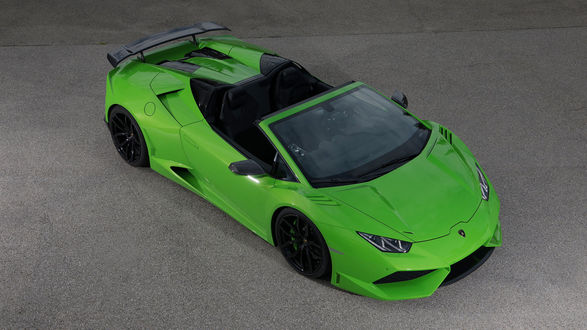 Обои на рабочий стол Лаймовый Lamborghini Huracan родстер в боди стайлинге на фоне серого асфальта