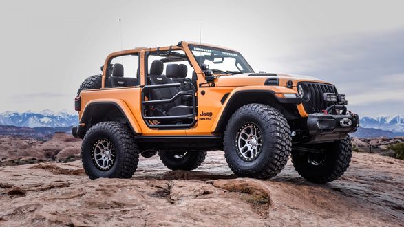Обои на рабочий стол Оранжевый Jeep Nacho Concept 2018 в скалистой местности