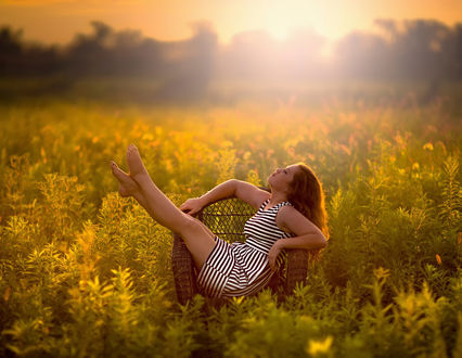 Обои на рабочий стол Девушка в кресле на лугу, by Jake Olson Studios