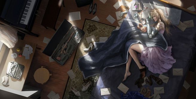 Обои Грустная Violet Evergarden / Вайолет Эвергардэн лежит на полу среди писем, конвертов и печатной машинки и смотрит на брошь из аниме Violet Evergarden