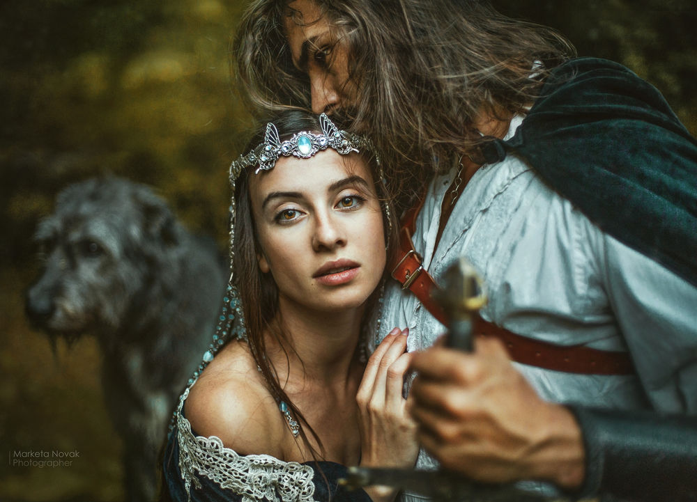 Обои для рабочего стола Мужчина рядом с девушкой - Beren и Luthien / Берен и Лютиэн, by Marketa Novak