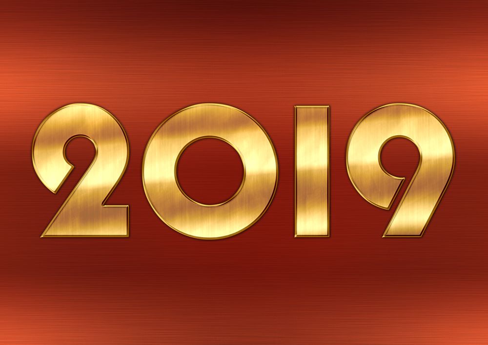 Обои для рабочего стола Золотистые цифры 2019 на красном фоне, by Dorothe