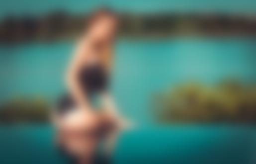 Обои на рабочий стол Модель Ilaria R. позирует в бассейне, фотограф Marco Squassina