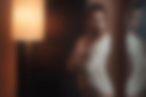 Обои на рабочий стол Модель Viktoria Stephanie с перышком в руке, by Stefan Hаusler