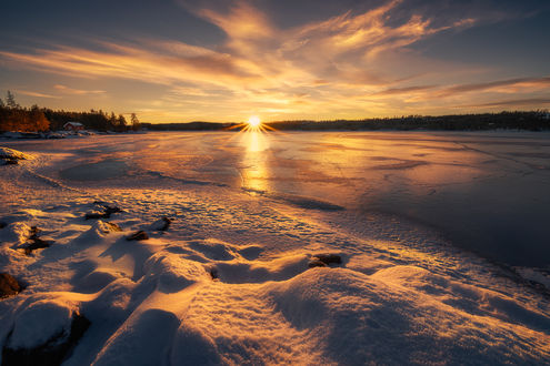 Обои на рабочий стол Солнце освещает зимнюю природу, Ringerike, Norway / Рингерике, Норвегия, by Ole Henrik Skjelstad