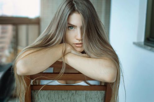 Обои на рабочий стол Модель Isadora с длинными волосами. Фотограф Thiago Bomfim