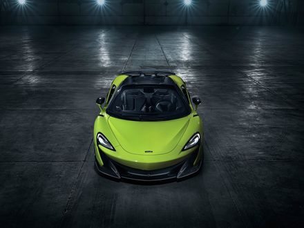 Обои на рабочий стол Зеленый McLaren 600 LT в ангаре
