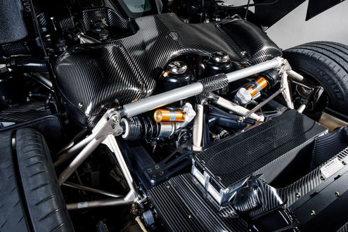 Обои на рабочий стол Силовая установка Koenigsegg Regera в карбоне