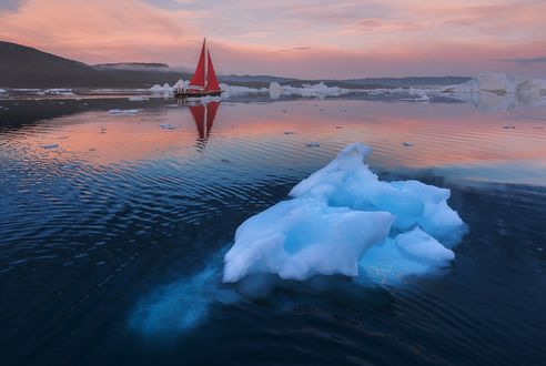Обои на рабочий стол Алые паруса в Гренландии, by Iurie Belegurschi