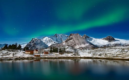Обои на рабочий стол Северное сияние над Lofoten Islands, Norway / Лофотенскими островами, Норвения. Фотограф Kevin Read