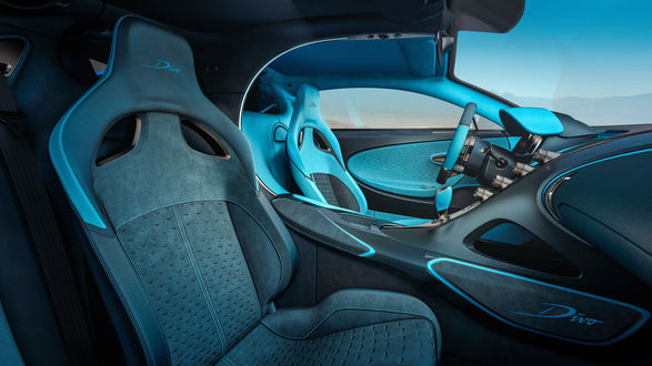 Обои на рабочий стол Интерьер французского гиперкара Bugatti Divo