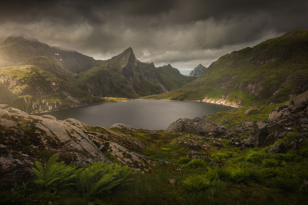 Обои для рабочего стола Грозовое небо над Lofoten Islands, Norway / Лофотенскими островами, Норвегия, фотограф Бахышев Сафар