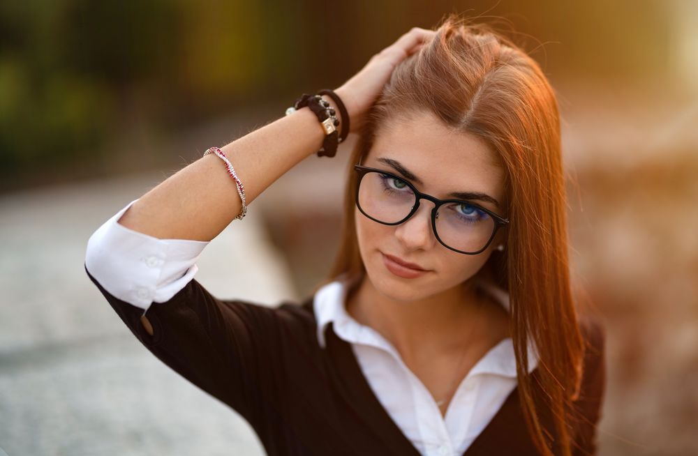 Обои для рабочего стола Giorgia Traversi позирует в очках, фотограф Marco Squassina