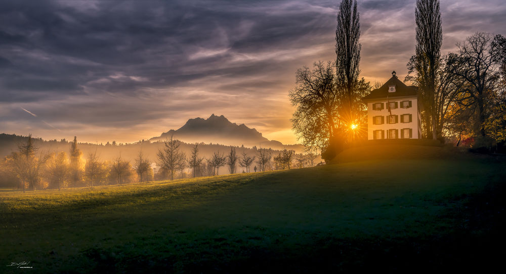 Обои для рабочего стола Осенний закат в Luzern, Switzerland / Люцерн, Швейцария. Фотограф Dan Felix