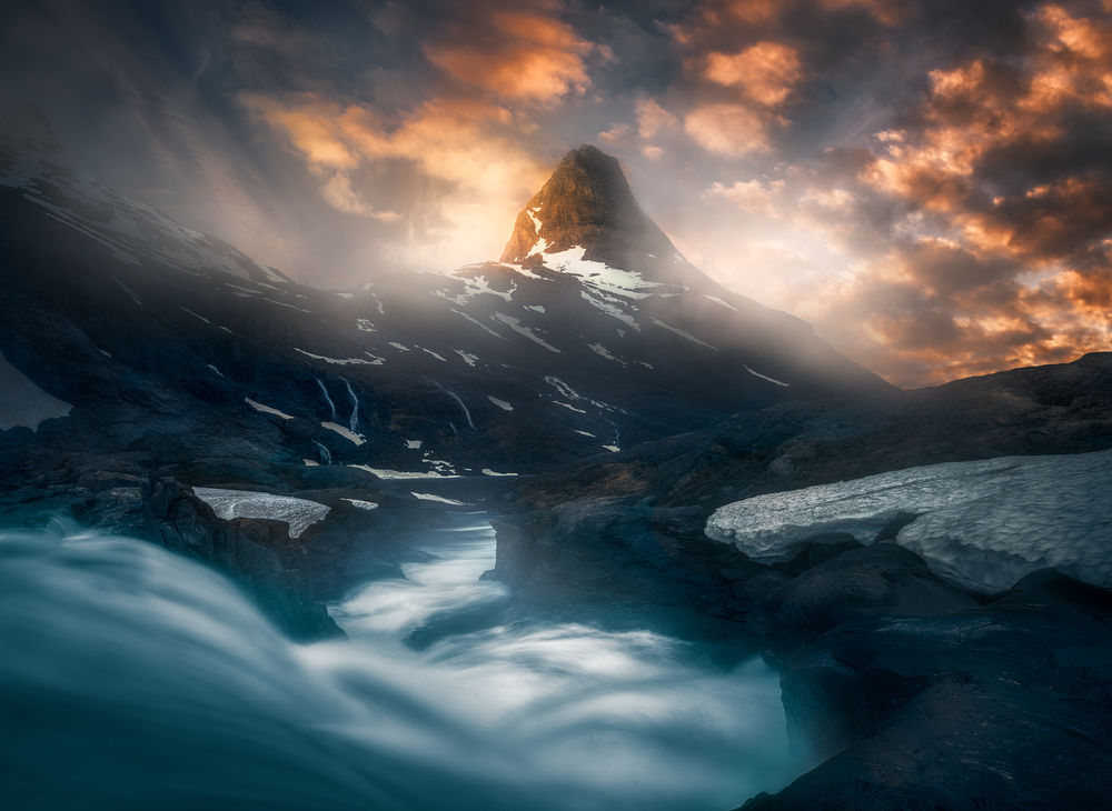 Обои для рабочего стола Горы под облаками, Ромсдален, Норвегия, by Ole Henrik Skjelstad