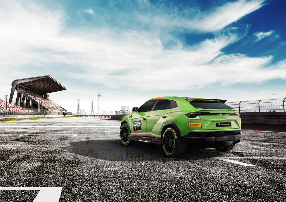 Обои для рабочего стола Концептуально новый Lamborghini Urus ST-X стоит на треке на фоне неба