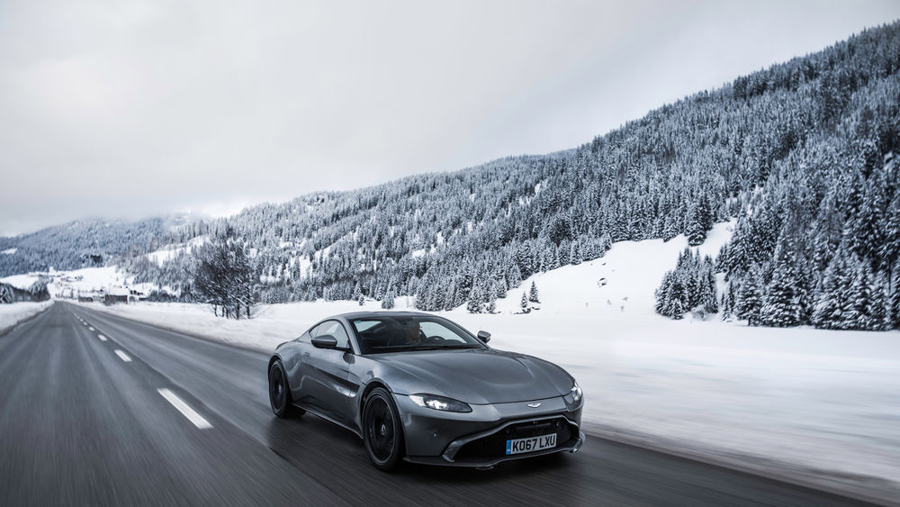 Обои для рабочего стола Bi турбированный зверь от Aston Martin Vantage, 2017 года