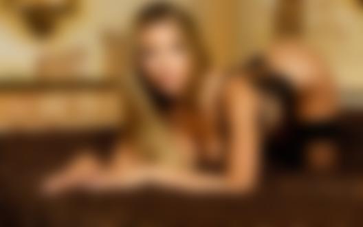 Обои для рабочего стола Симпатичная девушка в нижнем белье