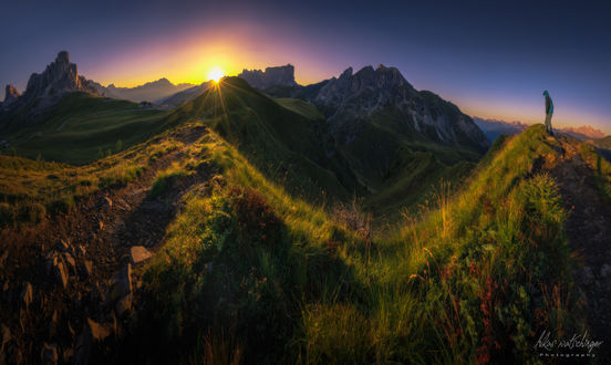 Обои на рабочий стол Рассвет на перевале Passo Giau / Пассо Джау, by Lukas Watschinger