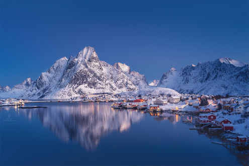 Обои на рабочий стол Зимнее утро в бухте Рейне, Lofoten Islands, Norway / Лофотенские острова, Норвегия, фотограф Dmitry Kupratsevich
