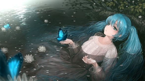Обои на рабочий стол Vocaloid Hatsune Miku / вокалоид Хатсуне Мику лежит в воде с бабочкой на руке