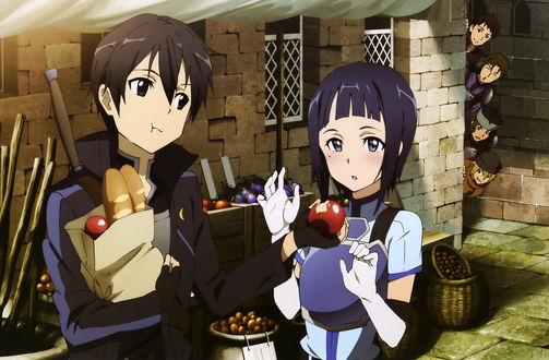 Обои на рабочий стол Kirito / Кирито купил продукты и дает Sachi / Сати на пробу яблоко, из за угла за ними наблюдают ребята из гильдии черные коты полнолуния, арт персонажей из аниме Sword Art Online / Мастера Меча Онлайн