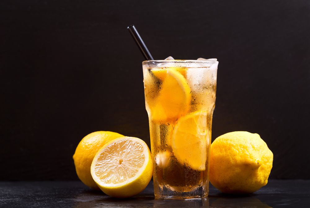 Обои для рабочего стола Лимонный напиток со льдом