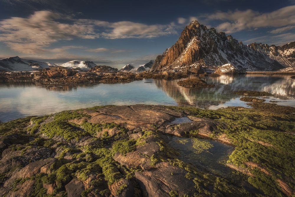 Обои для рабочего стола Весеннее утро на Lofoten Islands, Norway / Лофотенских островах, Норвегия, фотограф Patrycja