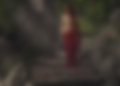 Обои на рабочий стол Полуобнаженная Anastasia Logacheva Nir стоит на ступеньках. Фотограф Evgeny Loza